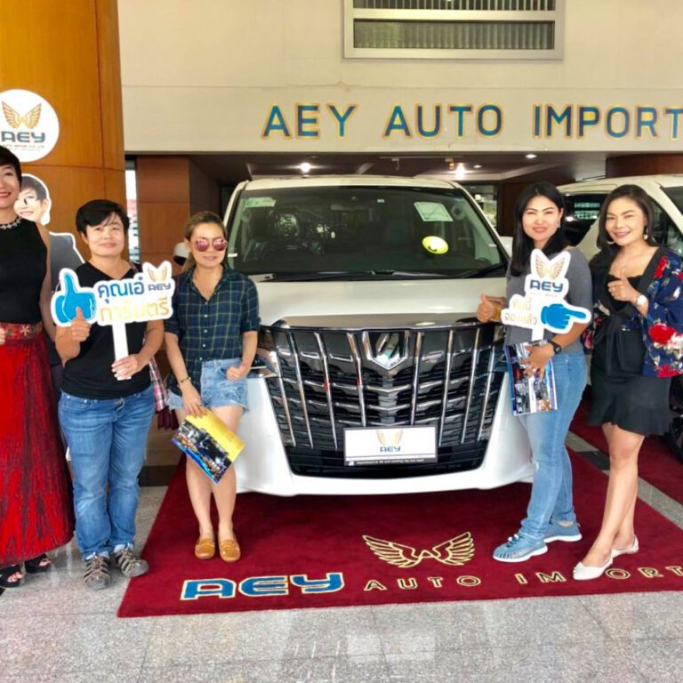 toyota vellfire สีขาว